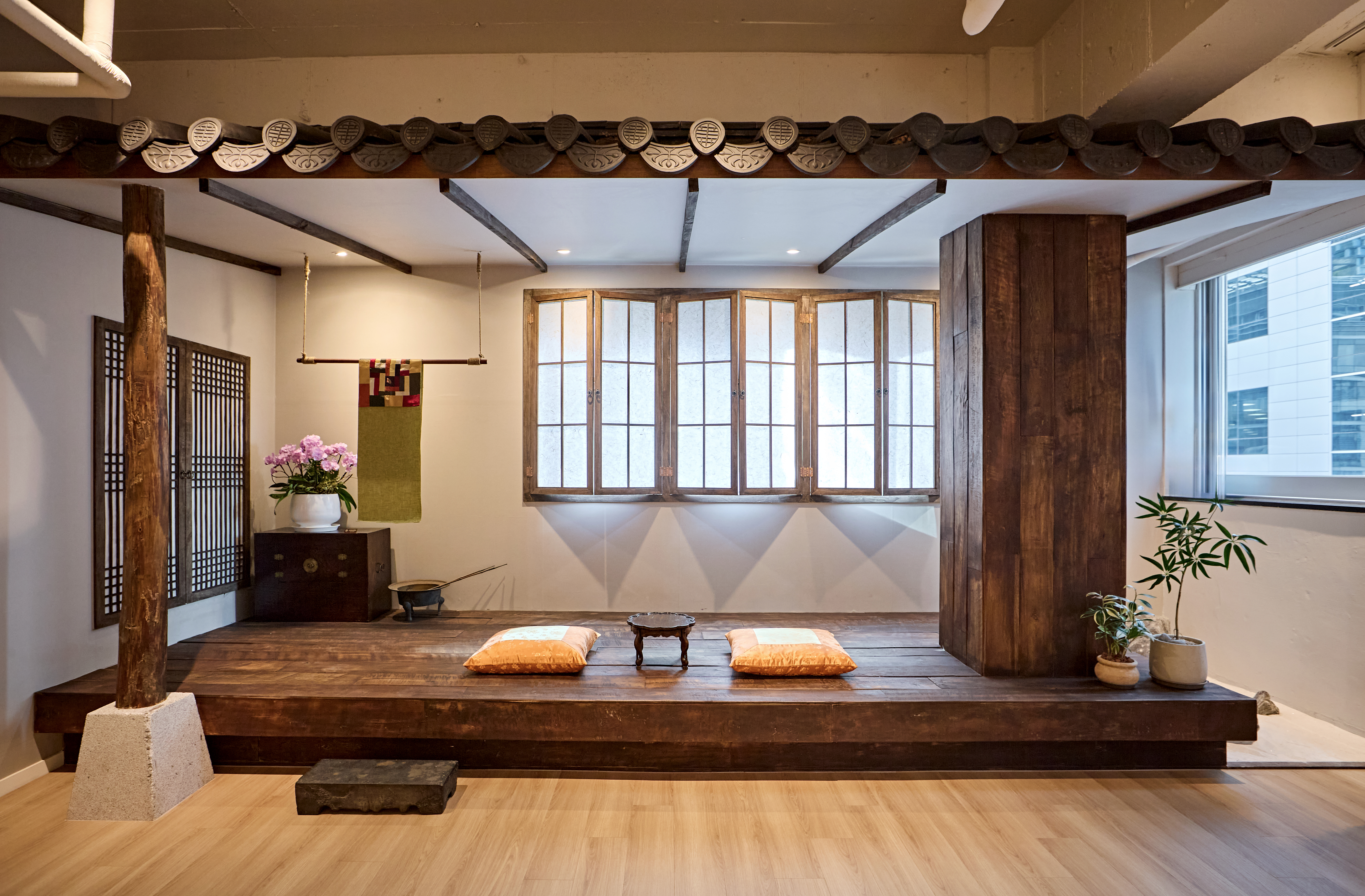 기와 호스텔 실내 공간 이미지